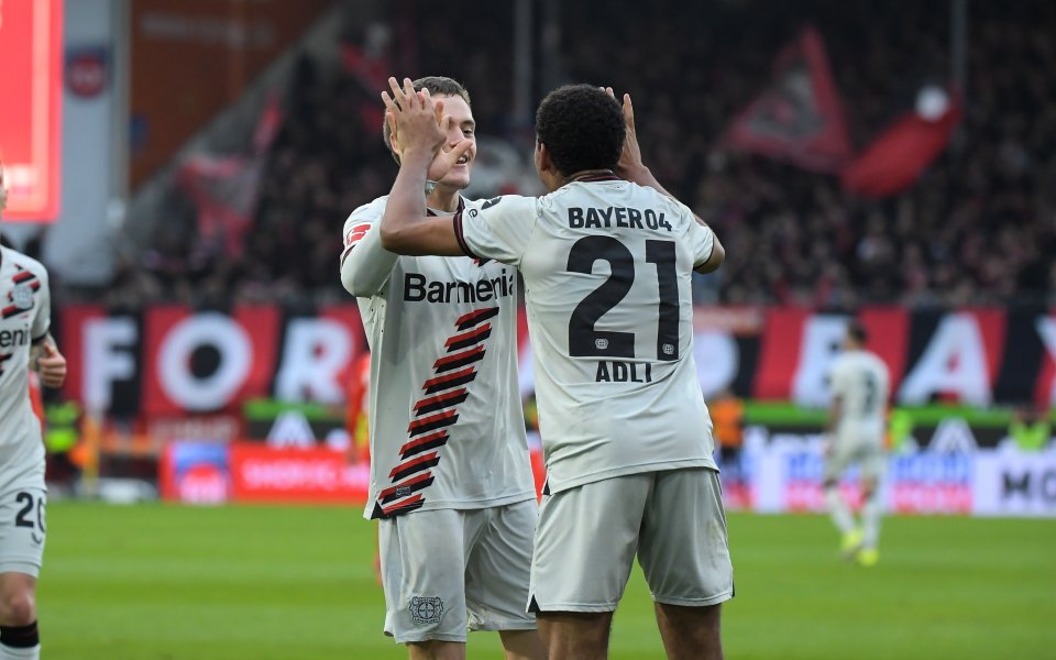 Лидерът в Бундеслигата Байер Леверкузен продължава да ниже победи в