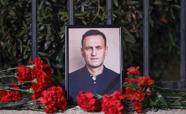 Посланиците на САЩ и Великобритания почетоха Навални в Москва