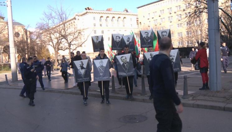 Луковмарш - НАПРЕЖЕНИЕ В СОФИЯ: Протести и антипротести заради Луковмарш!