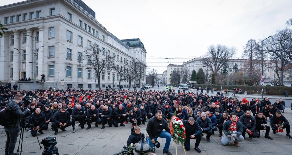 Фенове на ЦСКА почетоха паметта на Апостола1