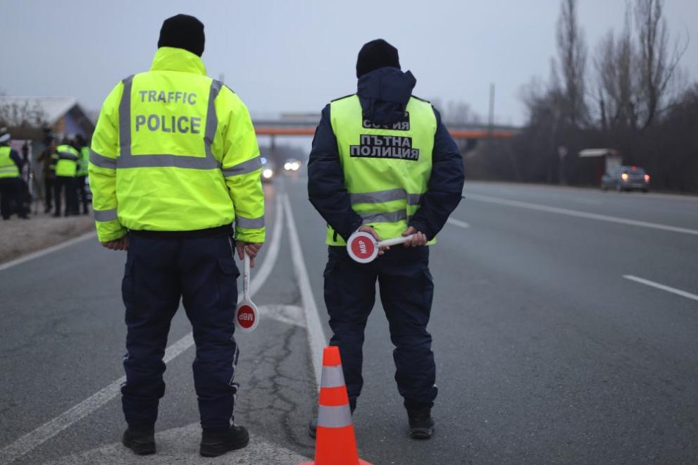 Съвместни българо-румънски екипи ще регулират трафика по Великденски празници в