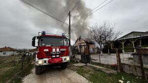 Къща на семейство с дете изгоря в Хасково тази сутрин