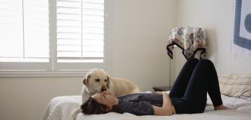 6 докосващи начина как кучетата показват емпатия, за да ни утешат