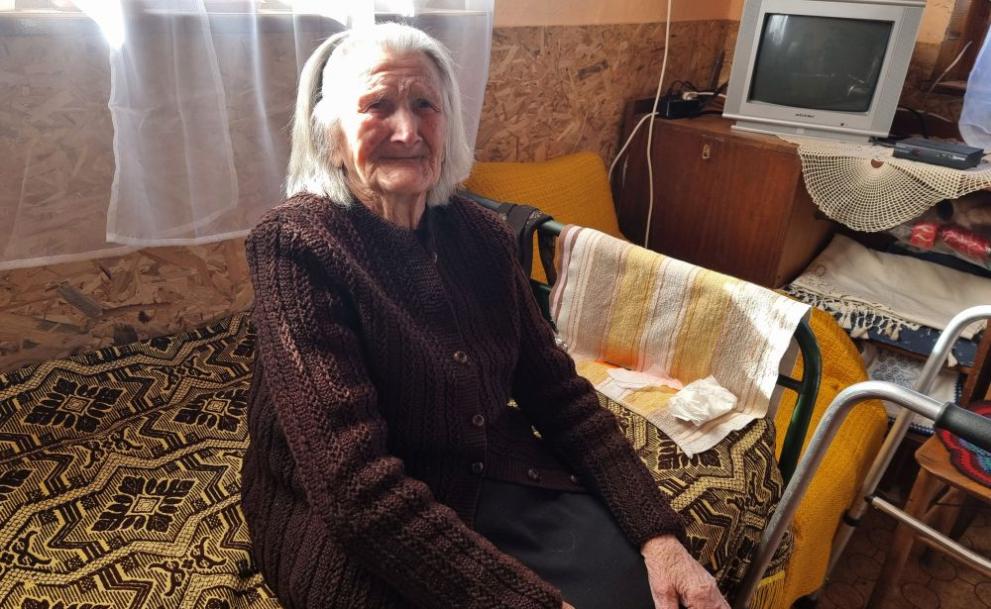 Снимка: Труд, мъдрост и вдъхновение: Баба Еленка от Радомирско отпразнува своя вековен юбилей