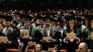 Общо 239 български и 357 чуждестранни студенти от Медицинския факултет