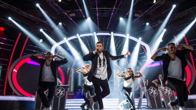 Завладяващ спектакъл и скок с парашути на старта на дванадесетия сезон на „Като две капки вода“ (ВИДЕО)