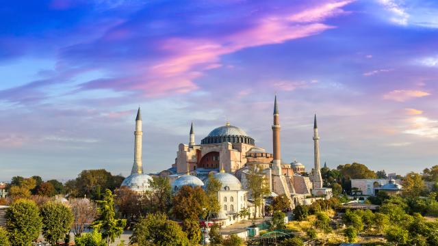 Храмът „Света София“ в Истанбул има космат талисман