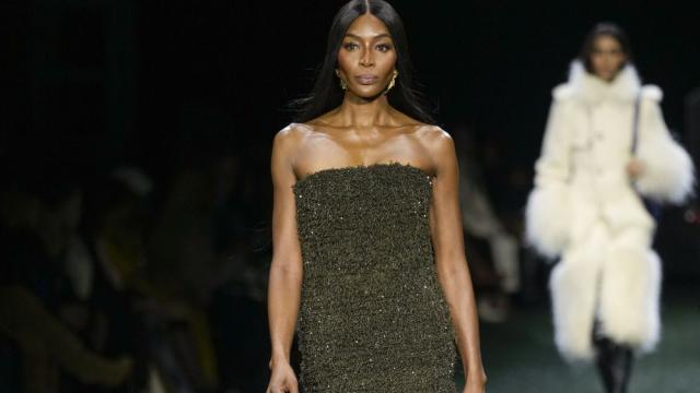  Наоми Кембъл дефилира за „Бърбъри“ на Седмицата на модата в Лондон