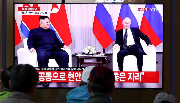 Ким Чен Ун Владимир Путин - ЗА ЧРД: Путин подари на Ким Чен Ун лимузина руско производство! (СНИМКИ+ВИДЕО)