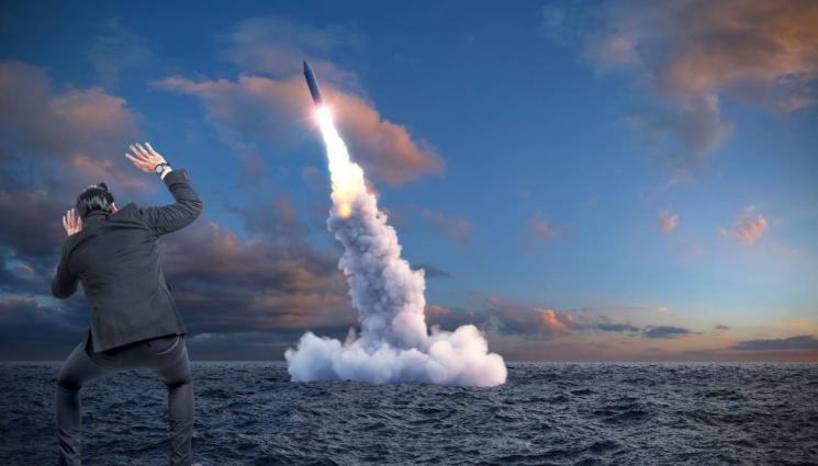 ракета - НА КОСЪМ ОТ СМЪРТТА: Ракетен опит за малко не уби министър!