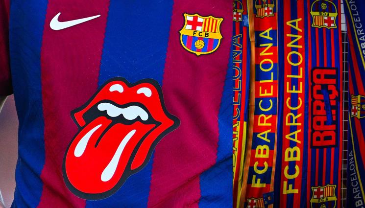 Барселона шалове сувенири - КРАЙ НА МЪКИТЕ: Барса близо до голяма сделка