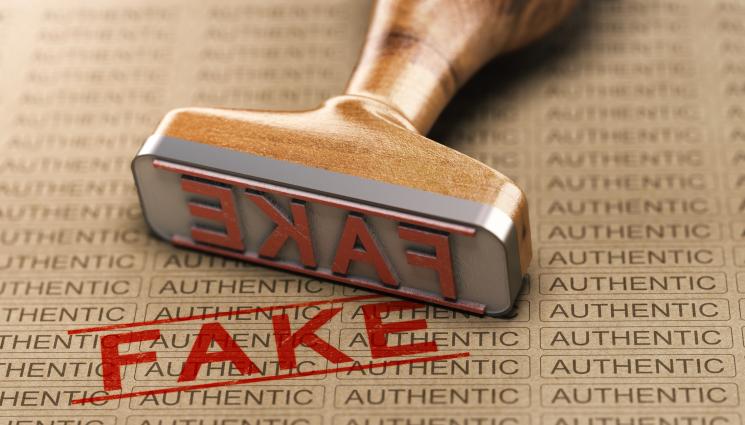 фейк - НАЛАПА КУКИЧКАТА: Известен актьор ревна, набутали му стока менте!