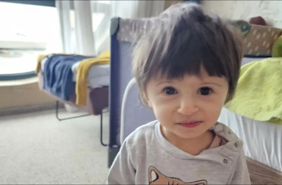 Амая Абрашева, лъчезарно дете на година и половина, е диагностицирано