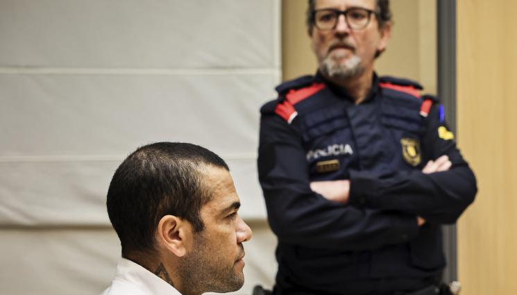 Дани Алвес в съда - Виновен за изнасилване! Футболната звезда Дани Алвес осъден на затвор