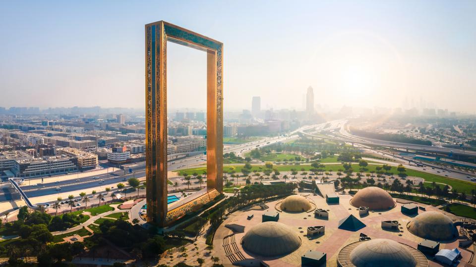 Дубай е истински град на чудесата и изглежда не спира
