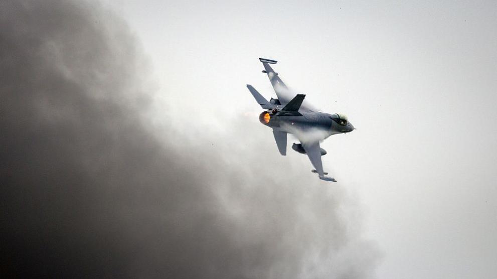 Украинските пилоти на F-16 ще имат право да нанасят удари