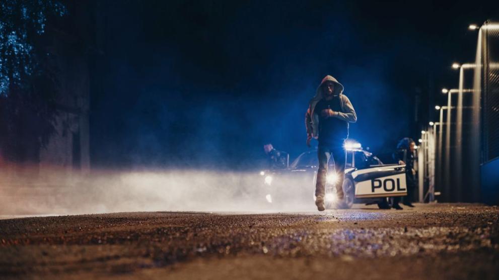 Мъж тормози цял квартал в Годеч. Той влиза в чужди