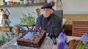 Преживял Холокоста и участвал във Втората световна война хасковлия празнува
