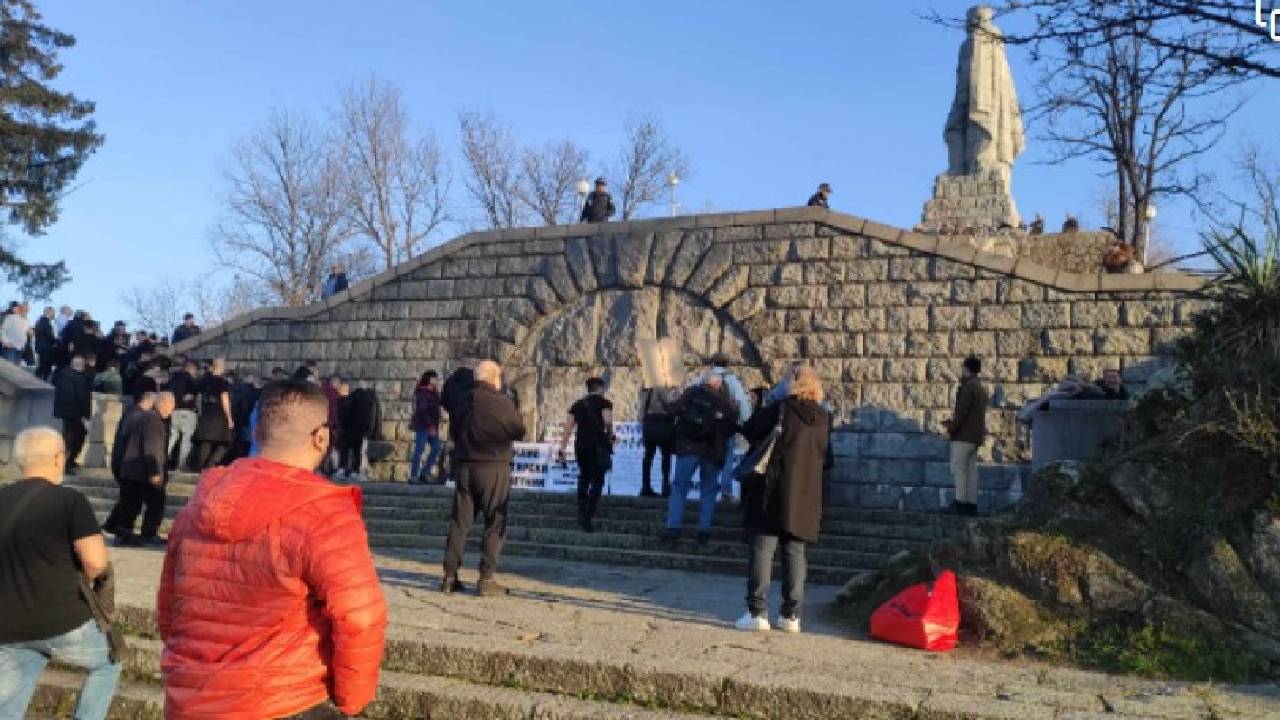 протест Альоша