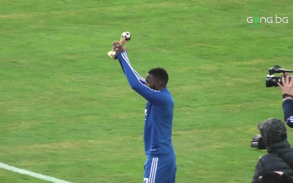 Френският халф  на Левски - Асими Фадига, получи наградата за