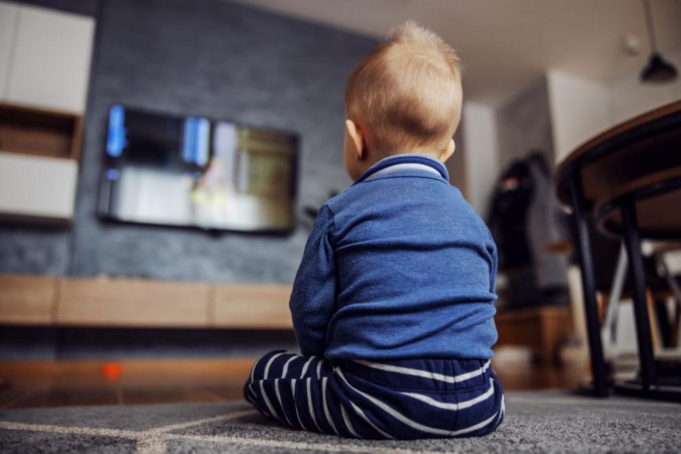 Експерти са категорични, че децата трябва да гледат телевизия под