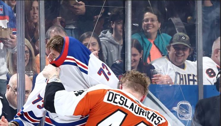 бой НХЛ - ЗВЕРСКИ БОЙ ДО ПРИПАДЪК: НХЛ аплодира една минута крошета на леда (ВИДЕО)