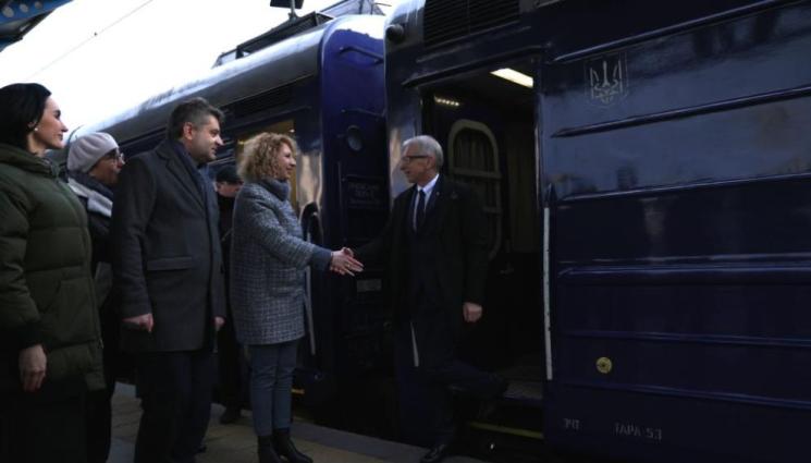 Денков - ДВЕ ГОДИНИ ОТ ВОЙНАТА: Денков с влак в Украйна