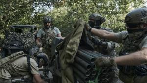 Руски войници са разстреляли седем украински военнопленници край Бахмут предаде
