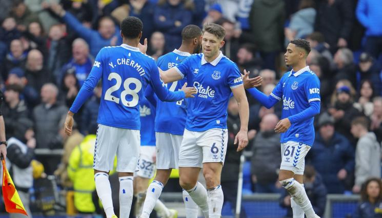 Евертън - СМИЛИХА СЕ: Висшата лига върна 4 от 10-те точки на Евертън