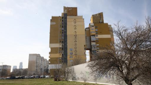 Графити върху фасадите на жилищни блокове в София