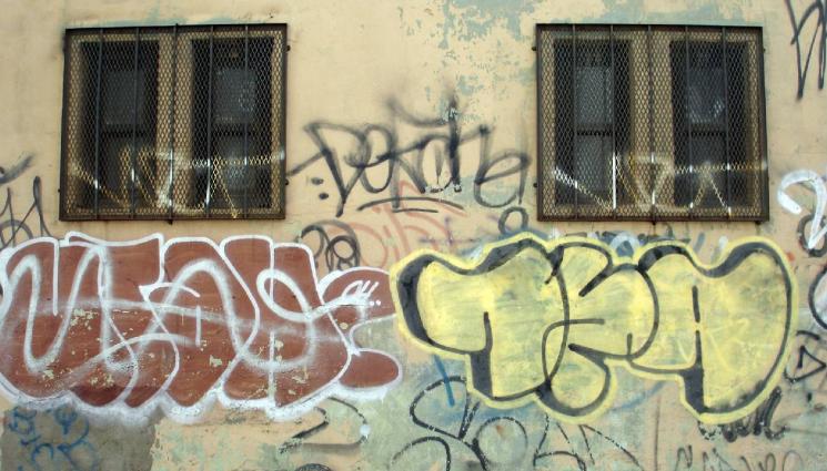 графити - ДА БИ МИРНО СЕДЯЛО... Изловиха драскача на мистериозните графити в София