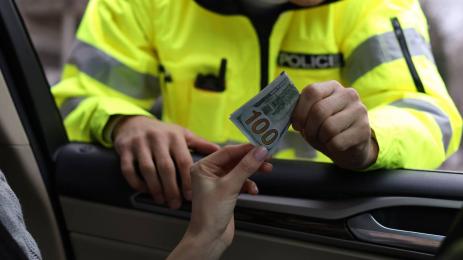 подкуп полиция КАТ катаджия шофьор кола