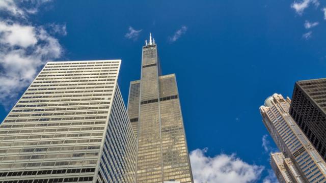 Най-високата сграда в Чикаго ще грейне в цветовете на българското знаме