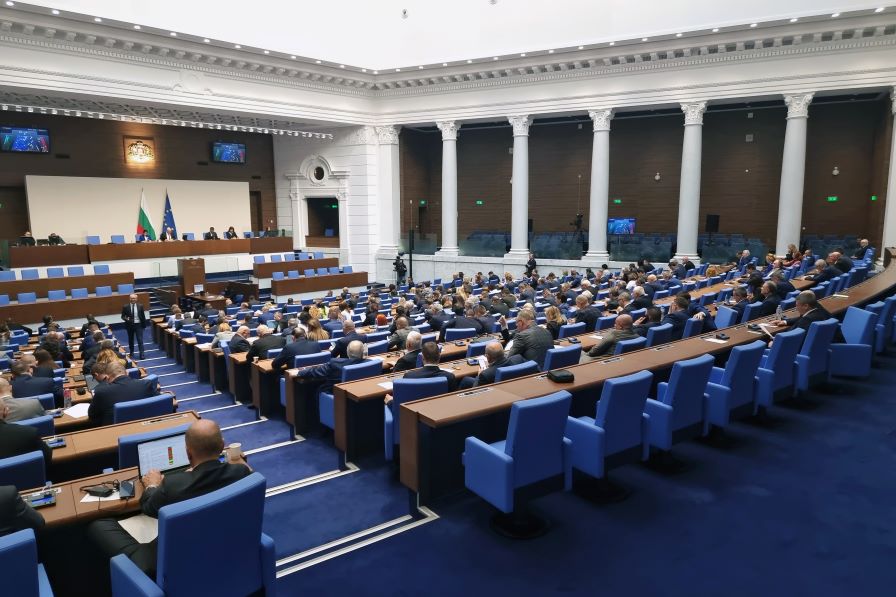 На първо четене: Приеха промени в Закона за българските лични документи