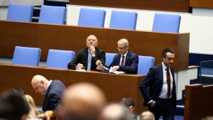 Народното събрание изслушва министър председателя Николай Денков и военния министър Тодор