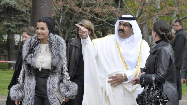 Шейха Моза: Как се облича най-влиятелната жена в Близкия изток (ГАЛЕРИЯ)
