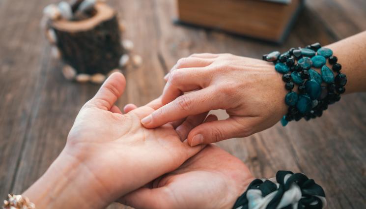 ръка - ПРАКТИЧНИ СЪВЕТИ: Годините ни са начертани върху ръката, разгадайте линиите