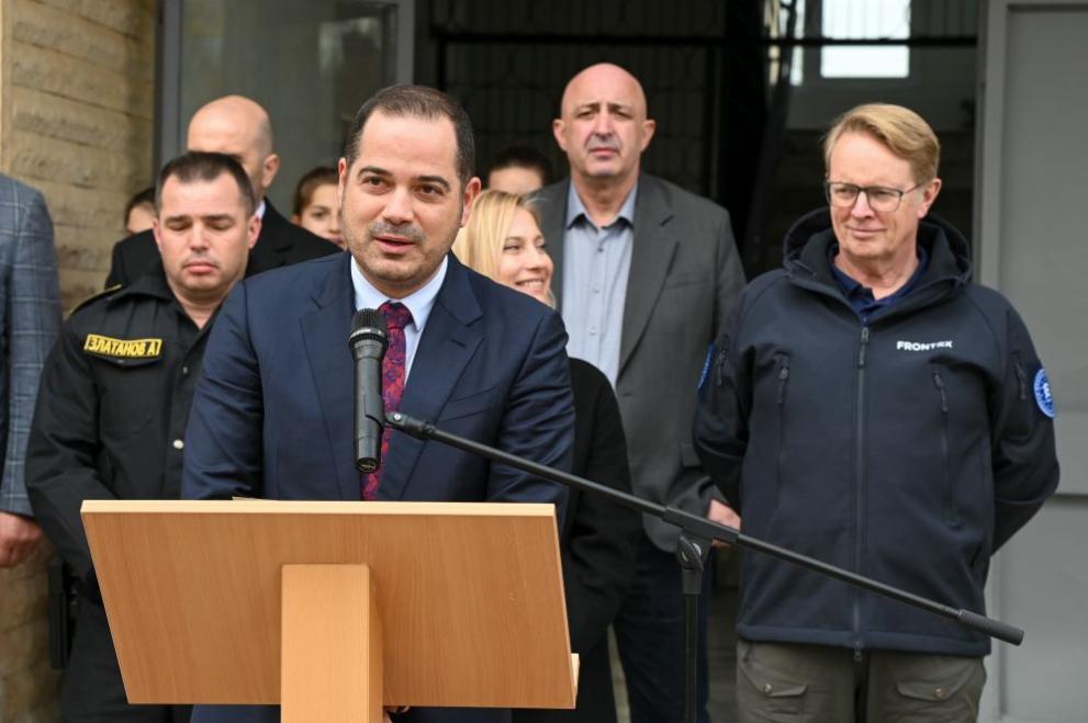 На кратка церемония министър Калин Стоянов обяви официалното възстановяване на