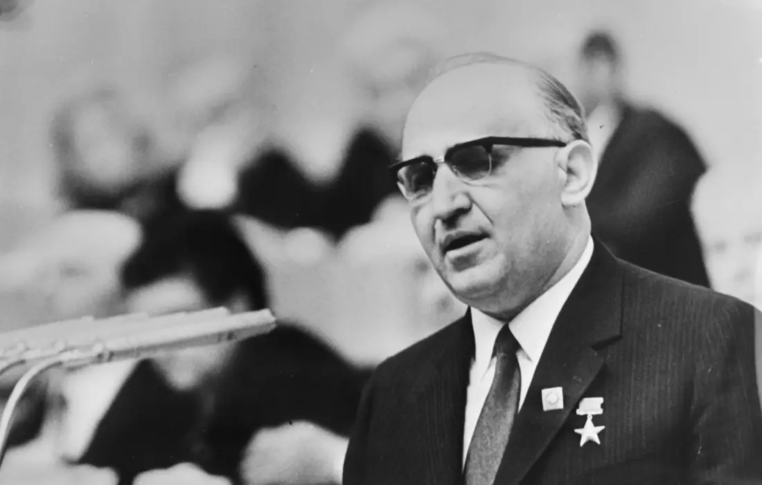 диктатори двойници