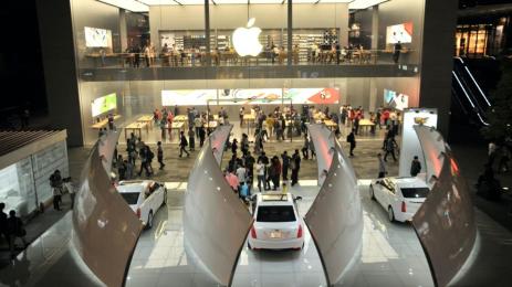 Apple май се завръща при автомобилите: Обмисля партньорство с Rivian