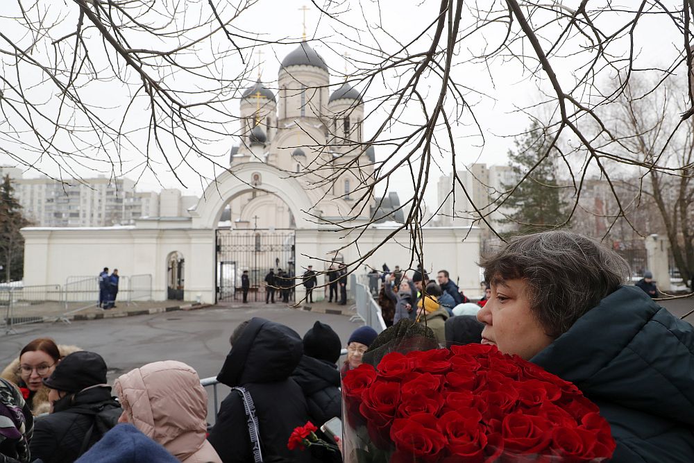 Хиляди изпратиха в последния му път Алексей Навални