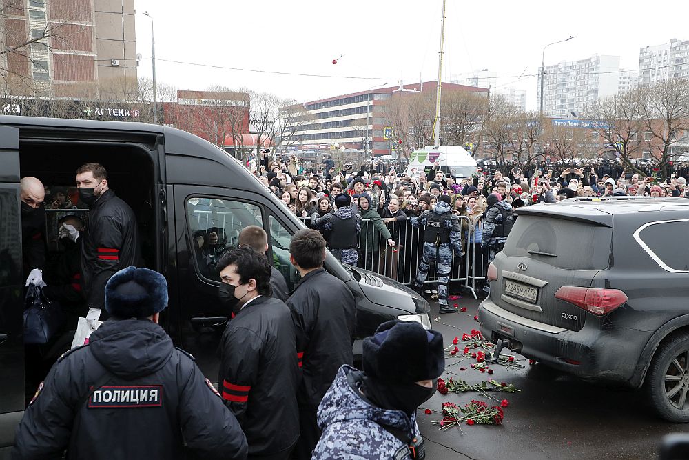 Хиляди изпратиха в последния му път Алексей Навални