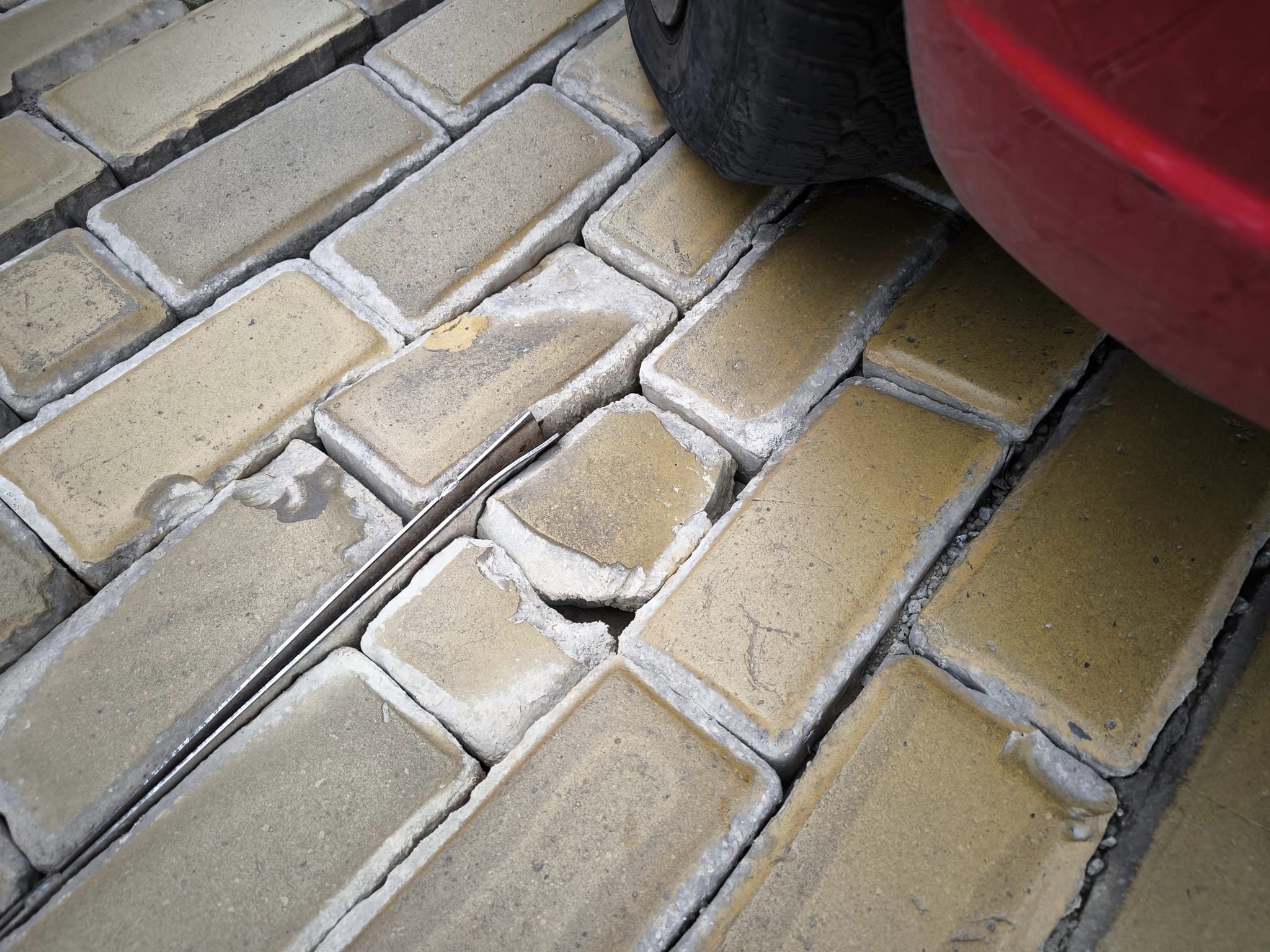 жълти павета