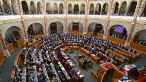 Председателят на Държавното събрание парламента на Унгария Ласло Ковер подписа