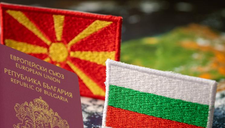 български паспорт - Македонци и молдовци напират за гражданство