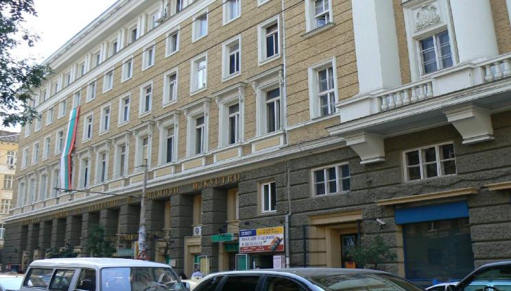 Натфиз - ЗА ПЪРВИ ПЪТ: НАТФИЗ въвежда и платено обучение