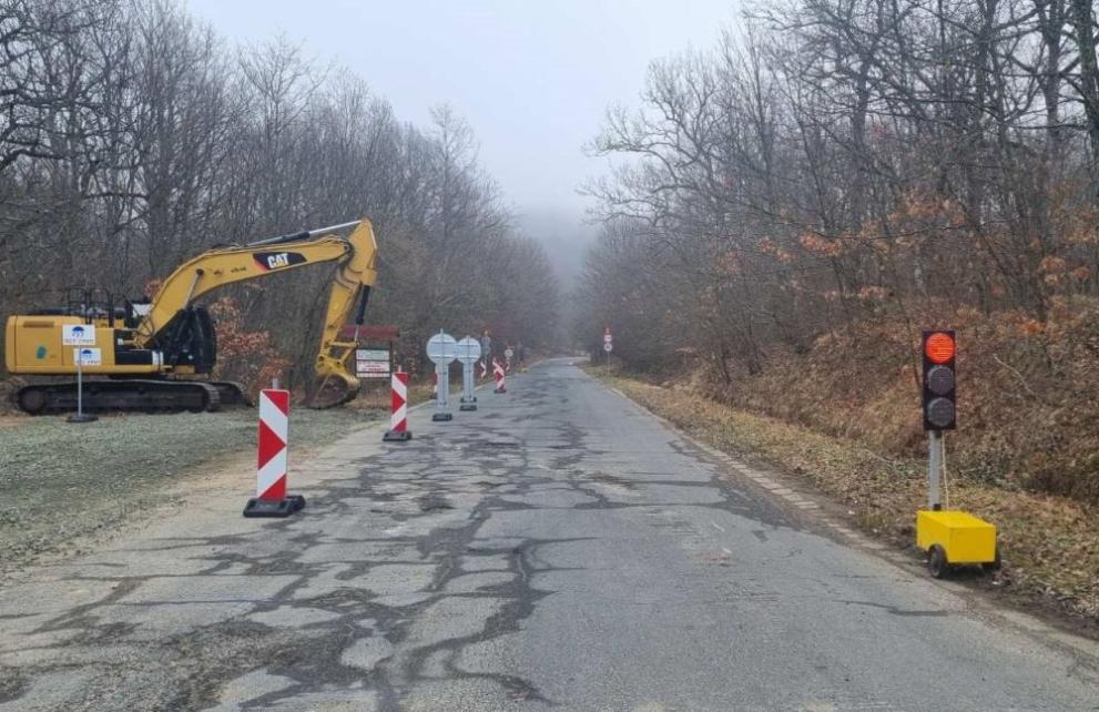 Започна основният ремонт на близо 25 км от пътя Босна-Визица