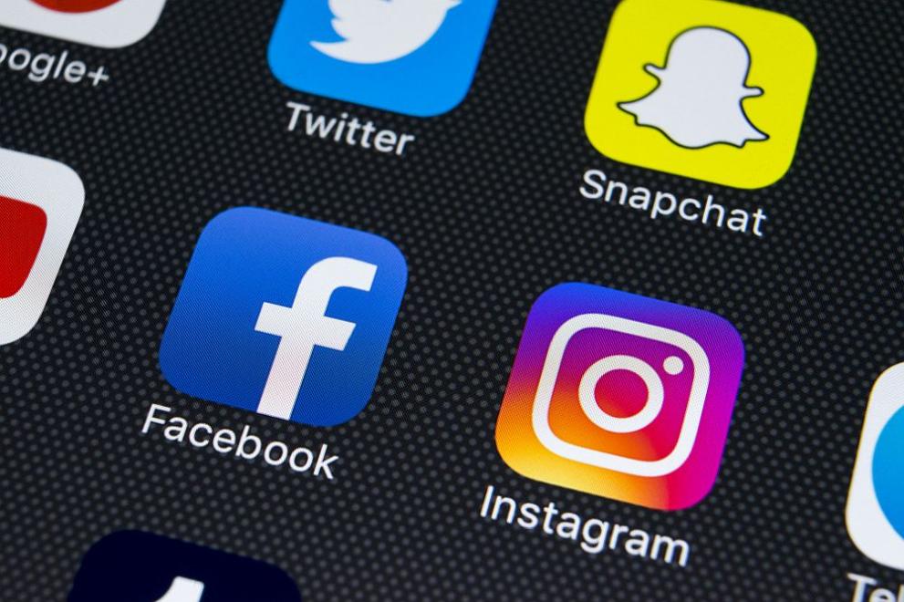 Двете най-големи социални мрежи - Facebook и Instagram, се сринаха