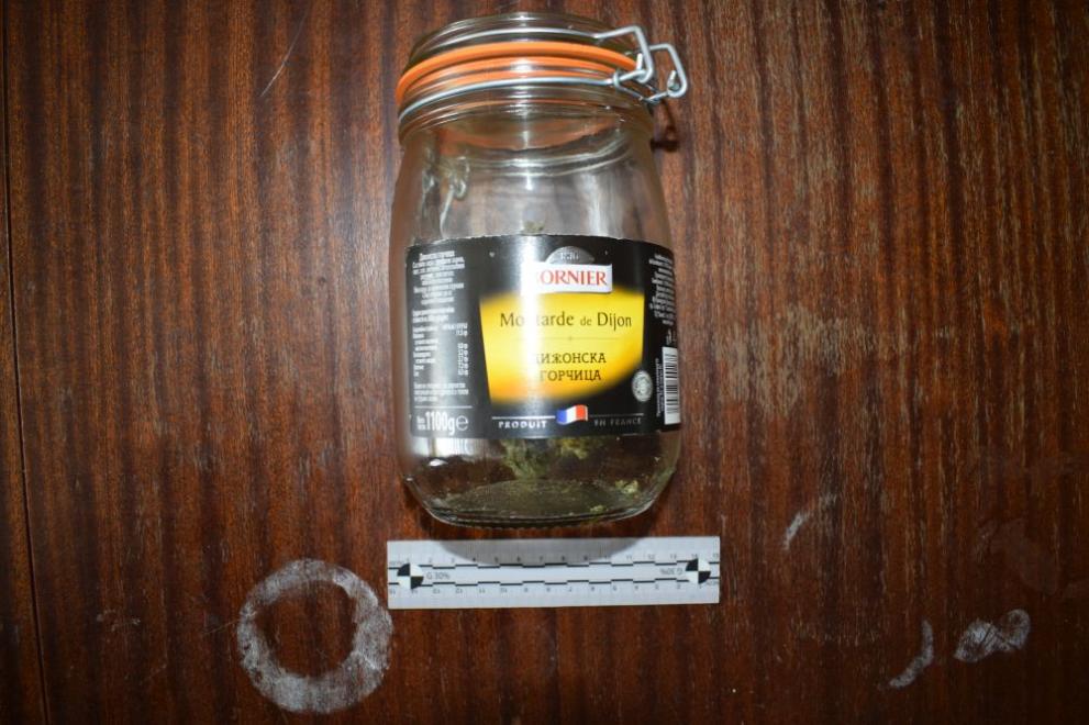 Мъж си поръча сешоар онлайн, но получи две бурканчета с