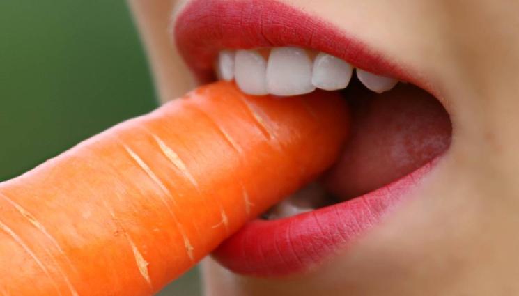 зъби - ЛЮБОПИТНО: Учени установиха как с възрастта зъбите губят здравината си